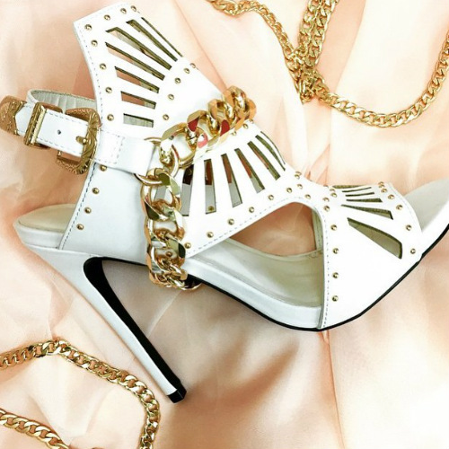 Cut Out Privileged High Heels Caravan